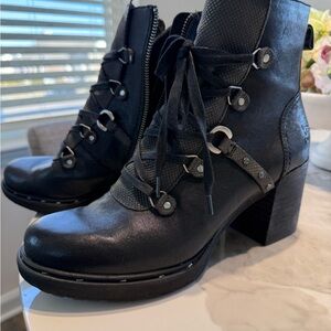 Black Lace-Up Block Heel Ankle Boots - Women